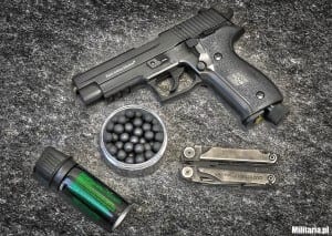Pistolet na kule gumowe wraz z gazem pieprzowym stanowią dobrze dobrany zestaw do samoobrony broń na kule gumowe, kule gumowe, gaz pieprzowy,. multitool