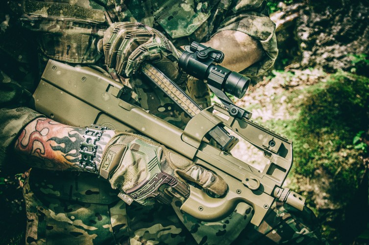 FN P90 Cybergun replika AEG magazynek
