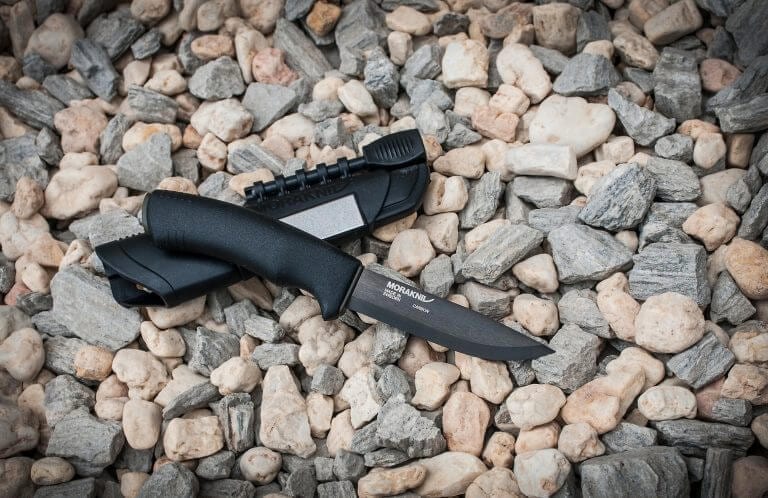 Nóz Mora Bushcraft w kolorze czarnym Nóz Mora Bushcraft w kolorze czarnym