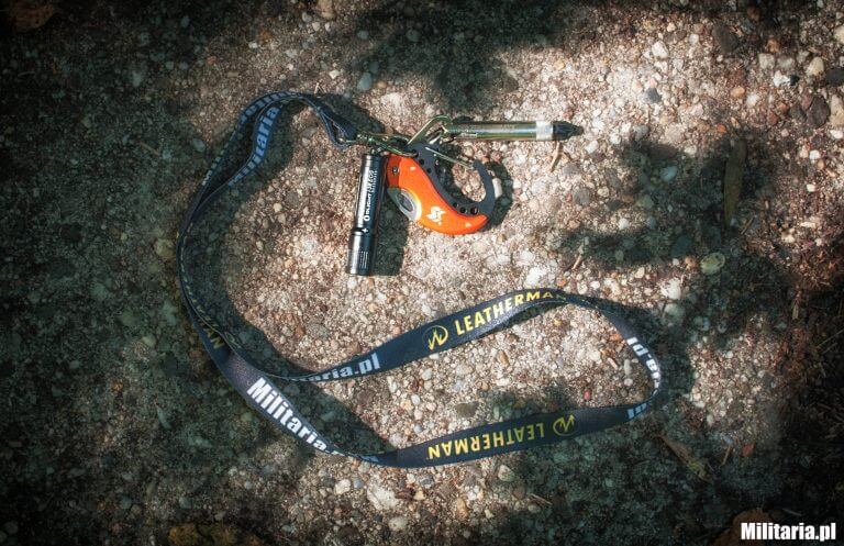 Zestaw minimalistyczny: brelok Swiss Tech Carabiner Knife, śrubokręt True Utility MiniDriver, latarka Olight I3E co to jest edc