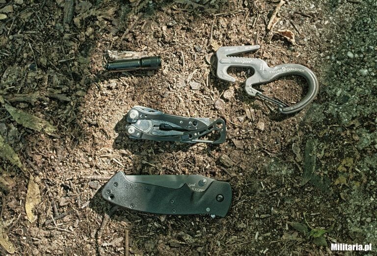 Nóż CRKT Crawford Kasper, multitool Leatherman Skeletool, karabińczyk Nite Ize Figure 9 Large, latarka Olight I3E edc idealne