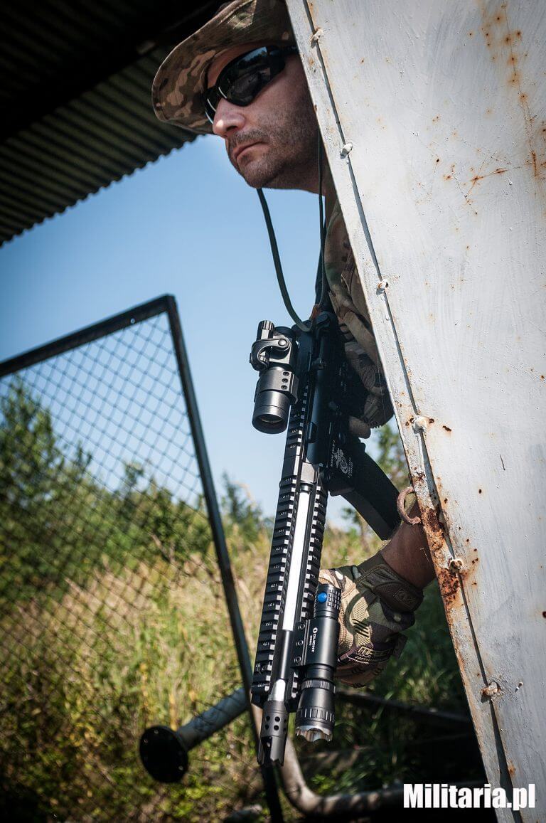 SA-A01 Specna Arms to replika AEG karabinka szturmowego z latarką SA-A01 specna arms
