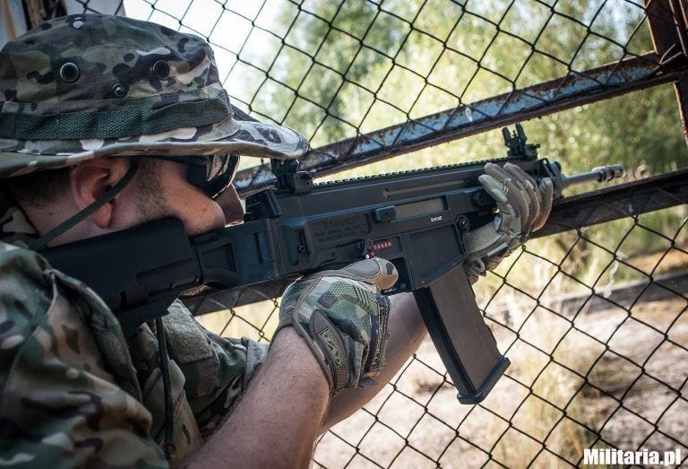 Replika AEG 805 Bren A1 w akcji 805 Bren A1