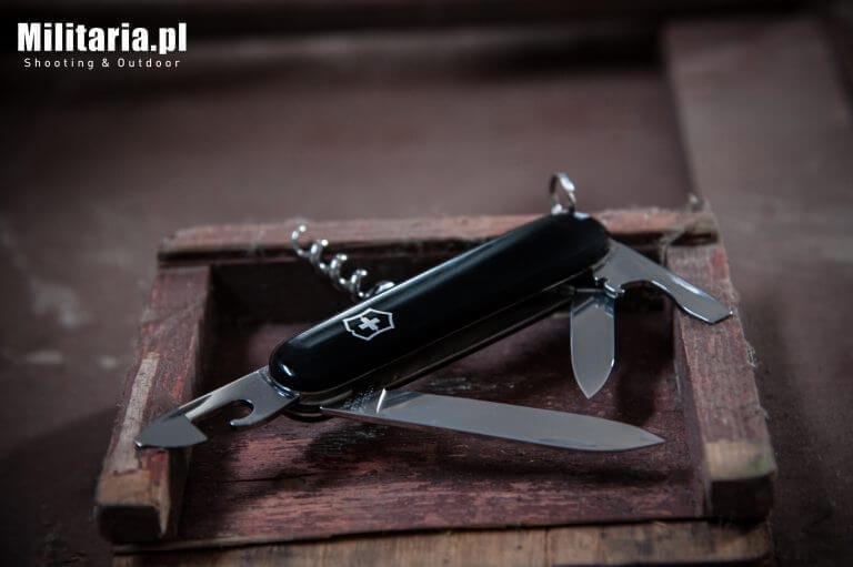 Victorinox w eleganckiej czerni nowe okładziny victorinoxów