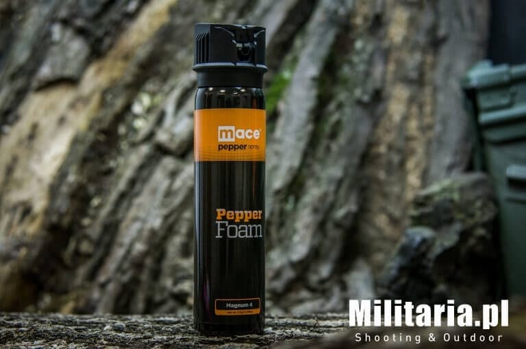 Gazu w formie piany można użyć nawet w zamkniętym pomieszczeniu. Na zdjęciu gaz Mace Pepper Foam jaki gaz pieprzowy wybrać