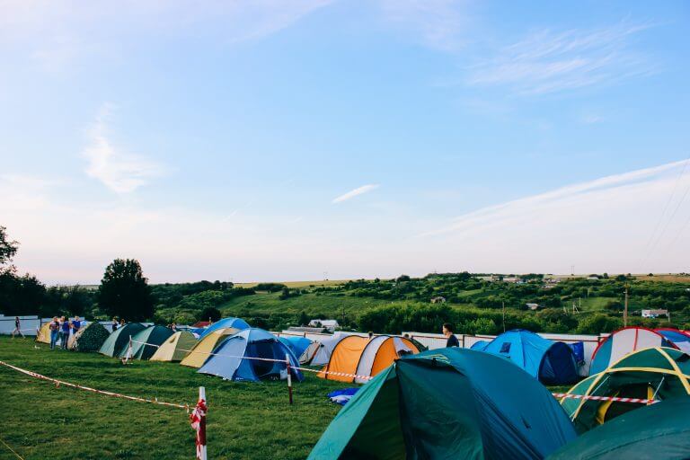 Doradzamy, co zabrać na camping na festiwal Doradzamy, co zabrać na camping na festiwal